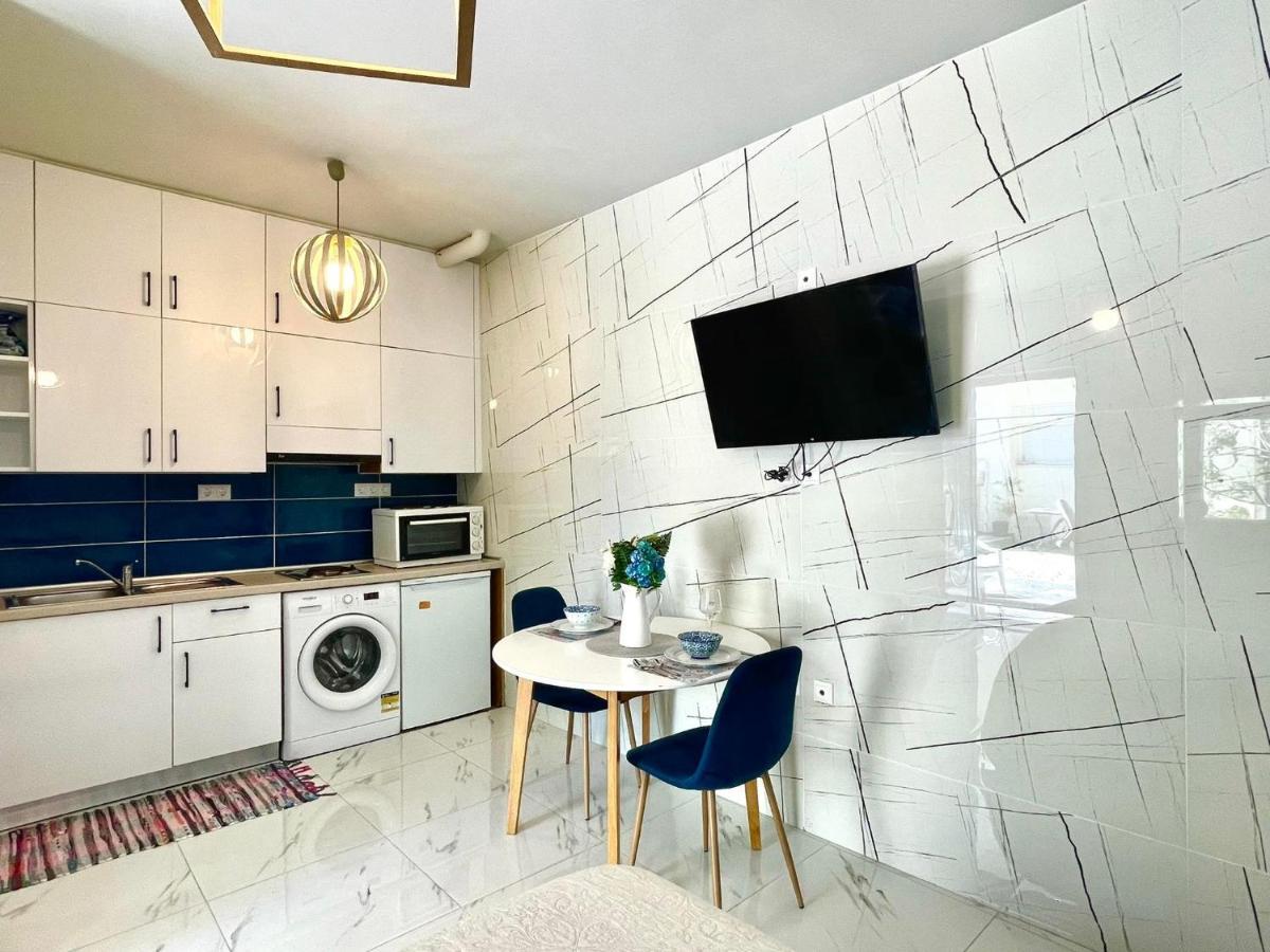 The Sky Yard Eclectic Studios Rhodes City ภายนอก รูปภาพ